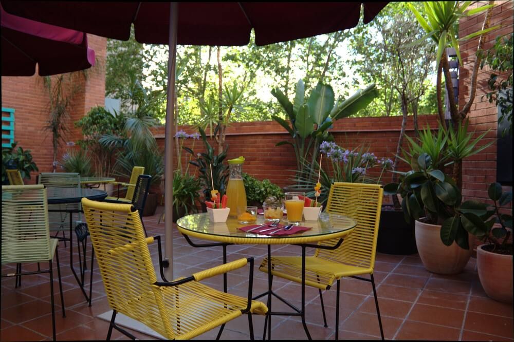 شيك آند بيزك فيلفيت