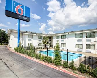 Motel 6 Dallas South - Dallas - Edificio