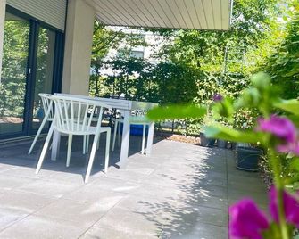 Central, family-friendly apartment with terrace and underground garage in Essen - Essen - Innenhof