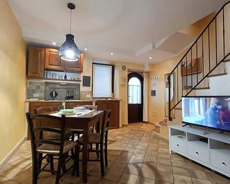 Casa Vacanze Porta di Valle - Bagnoregio - Sala pranzo