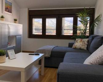 Apartamento El Roxu 1 - Arriondas - Sala de estar