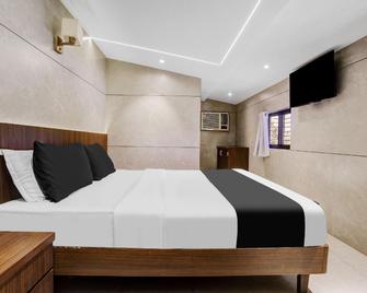 Hotel O Woodland - Mumbai - Bedroom