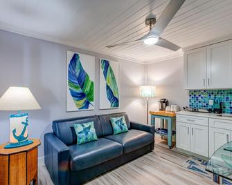 Wesbrook Studio - New, Cozy Retreat with Dock Slip in Marnie’s Landing - Hope Town - Sala de estar
