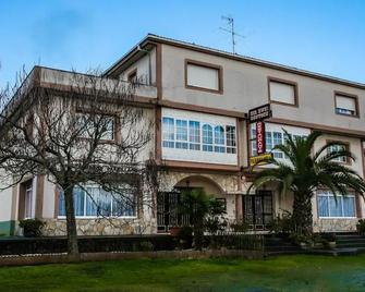 Los dos Alemanes - Melide - Будівля