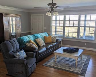 Cottage at Misty Mountain Meadows Farm - McMinnville