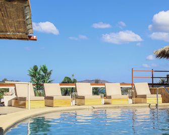 Maravida Social Hotel by Crazy Monkey - Tamarindo - Piscina