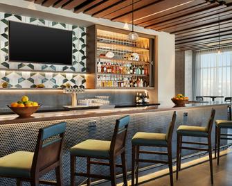 Courtyard by Marriott Milwaukee Brookfield at Poplar Creek - Brookfield - Bar