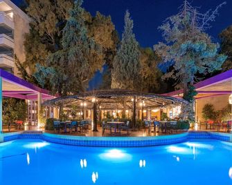 فندق ديونيسوس - مدينة رودس - حوض السباحة