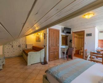 Hotel Hera - Chrisi Akti - Habitación