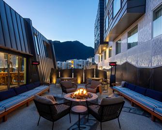 Holiday Inn Express & Suites Queenstown - Queenstown - Patio