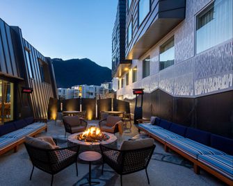Holiday Inn Express & Suites Queenstown By IHG - Queenstown - Patio