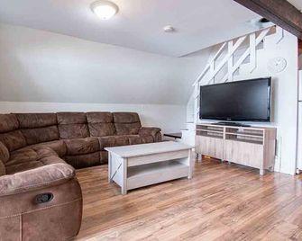 A-Frame of Mind - Three Bedroom Cottage, Sleeps 6 - Parry Sound - Obývací pokoj