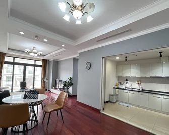 Mai-homestay Royal City 3 bedrooms - Hanoi - Dining room