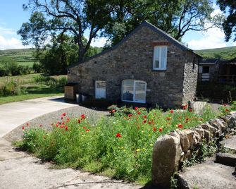 Stunning sea and mountain views near Cwm yr Eglws. Perfect for a winter break - Newport - Building