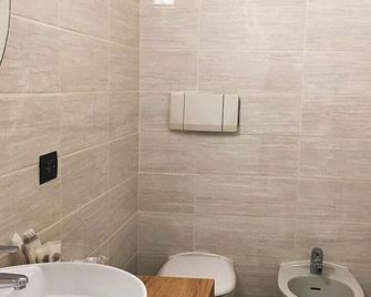 Hotel Il Loggiato Dei Serviti - Como - Bathroom