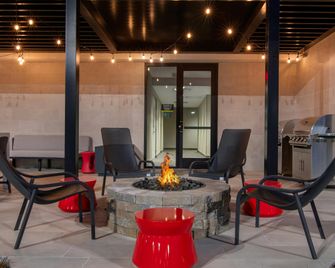 Home2 Suites by Hilton Jacksonville Downtown - Jacksonville - Patio