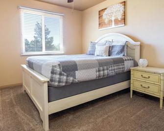Kanab Townhome Pool and Hot Tub Pets OK - Kanab - Bedroom