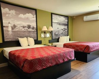Super 8 by Wyndham Pembroke - Pembroke - Bedroom