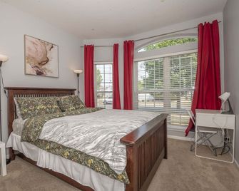 Cozy ranch with 4 bedrooms - Oswego - Bedroom