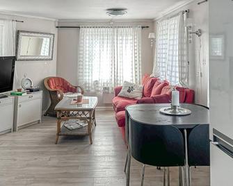 2 bedroom cozy home in Arendal - Arendal - Sala de estar