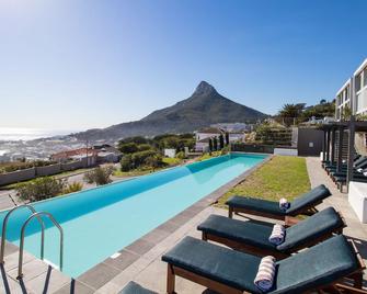 Camps Bay One Bedroom apartment - luxury stay with sea view - Cape Town - Pool