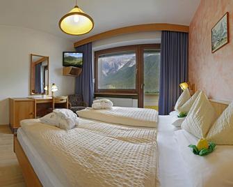 Biovita Hotel Alpi - Sesto - Schlafzimmer