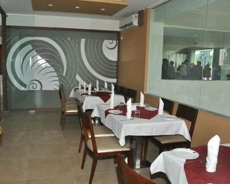 Maitri Residency - Karīmnagar - Restaurante