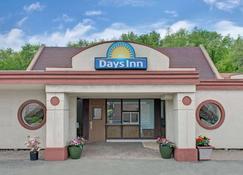 Days Inn by Wyndham Washington Pennslvania - Washington - Building
