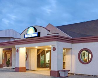 Days Inn by Wyndham Washington Pennslvania - Washington - Gebäude