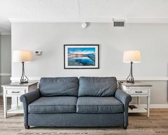 Sandy Cove First Bay Deluxe Suite Bay View - North East - Вітальня
