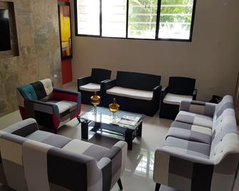 Hotel Apart Guayaquil Aeropuerto - Guayaquil - Lounge