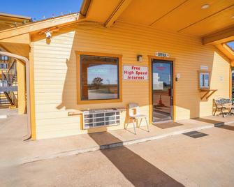 Regency Inn By OYO Rockdale Tx - Rockdale