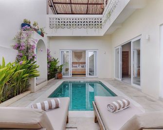 Mata Biru Villa by Betterplace - North Kuta - Pool