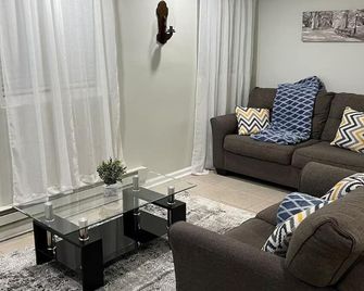 Sweet 2 Bedroom 1 Full Bathroom Near Ewr/Nyc - Newark - Living room