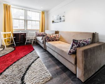 London Homes - London - Living room