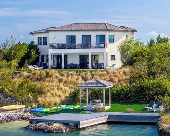 Villa Romano Waterfront Sanctuary - Providenciales - Edificio