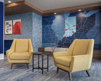 Holiday Inn Express & Suites Muncie Northwest By IHG - Muncie - Lounge