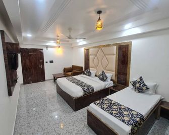 Hotel Vrindavan Palace - Alīgarh - Bedroom