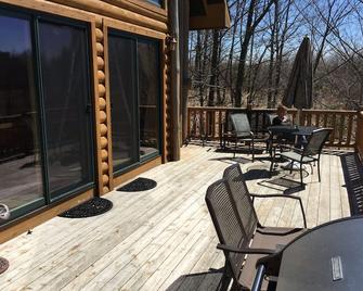 Golden Dunes Luxury Log Home Overlooking Lake Michigan - Mears - Balcón