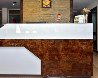 Hotel Sitara Elite - Rājahmundry - Front desk