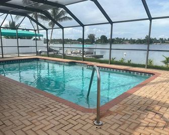 Charming room with shared bathroom in charming Miami with WiFi, air conditioning - Miami - Pool