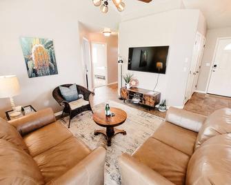 Coppertop - Your Southern Utah Retreat - Kanab - Living room