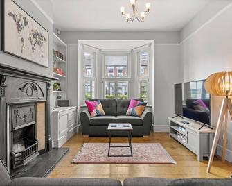 Lovely 3 Bedroom Home Near Reading Station - Reading - Living room