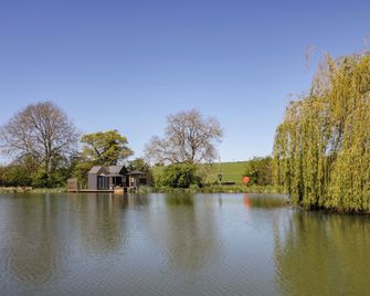 Oak Lodge At Bridge Lake Farm & Fishery - Banbury - Outdoors view