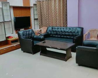 Avame 2bhk Flat Near 5min Siliguri Railway Station With Free Breakfast - Siliguri - Living room