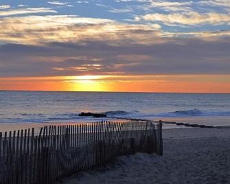 Atlantic Sands Hotel & Conference Center - Rehoboth Beach - Pantai