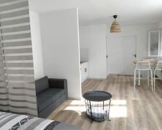 Spacieux studio dans résidence avec parking privé - Clermont-Ferrand - Wohnzimmer