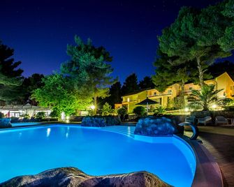 Matilde Beach Resort - וודיצה - בריכה