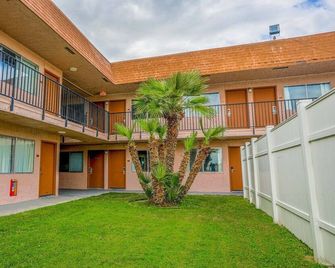 2 Full Beds Non-Smoking - Buttonwillow - Building