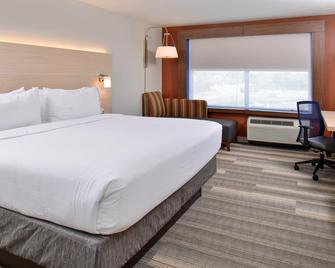 Holiday Inn Express & Suites Farmington Hills - Detroit, An IHG Hotel - Farmington Hills - Bedroom